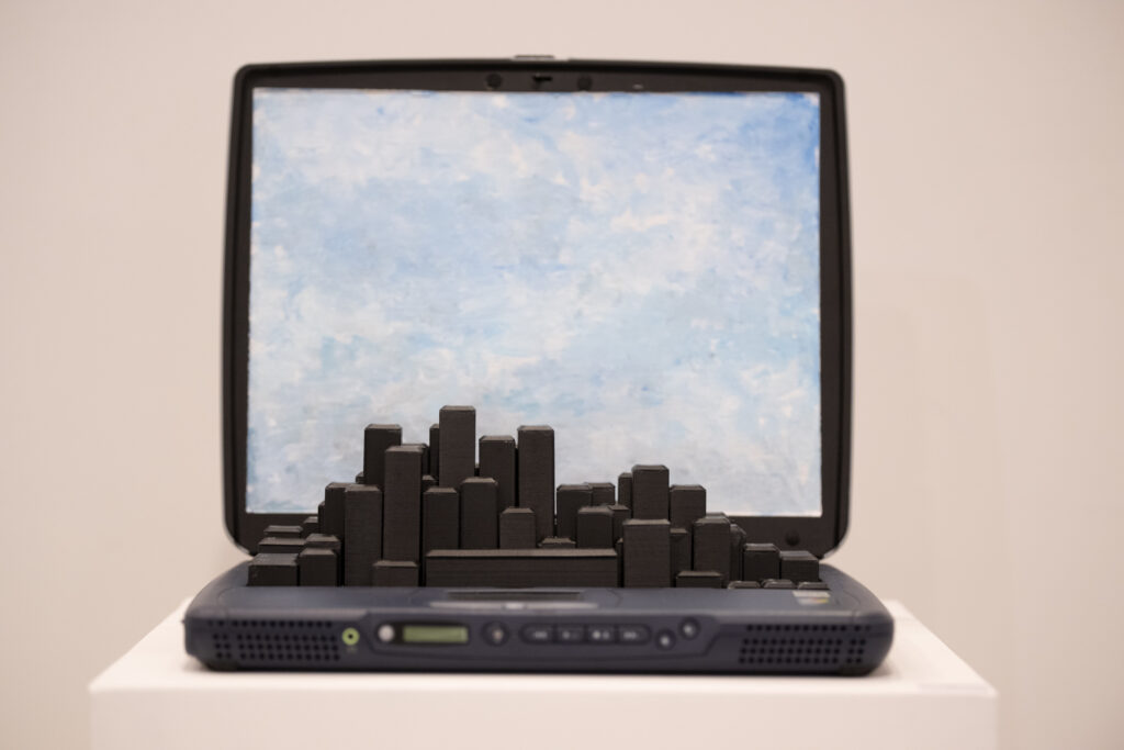 Kunstenaar Axel van Ickx neemt deel aan Sculptuur wedstrijd met kunstwerk Laptopia - The Sky Is The Limit